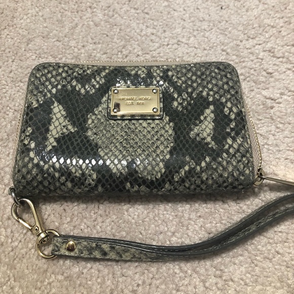 Michael Kors wristlet - Picture 2 of 5